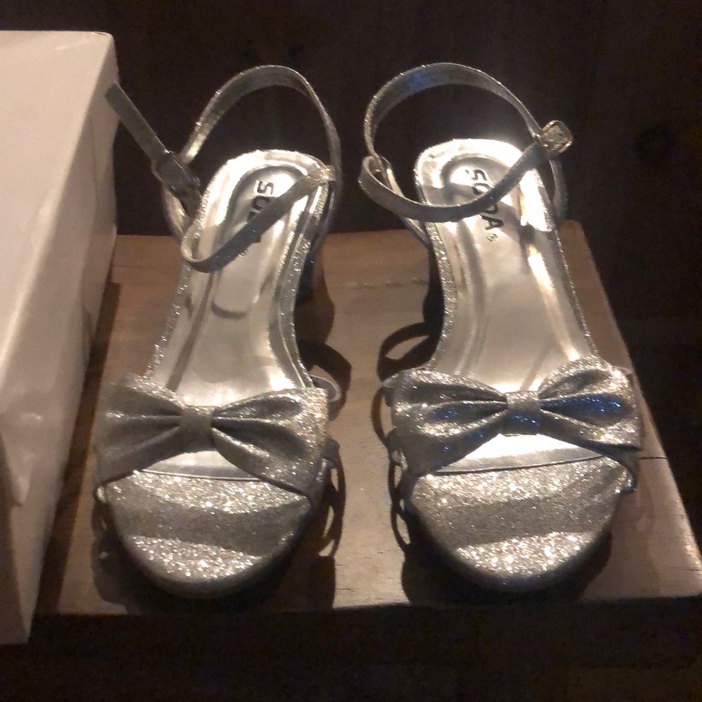 Sparkly Girls Formal Shoes Size 2